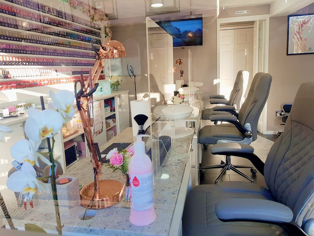MT NAIL STUDIO - (Macclesfield Town Nail Studio)