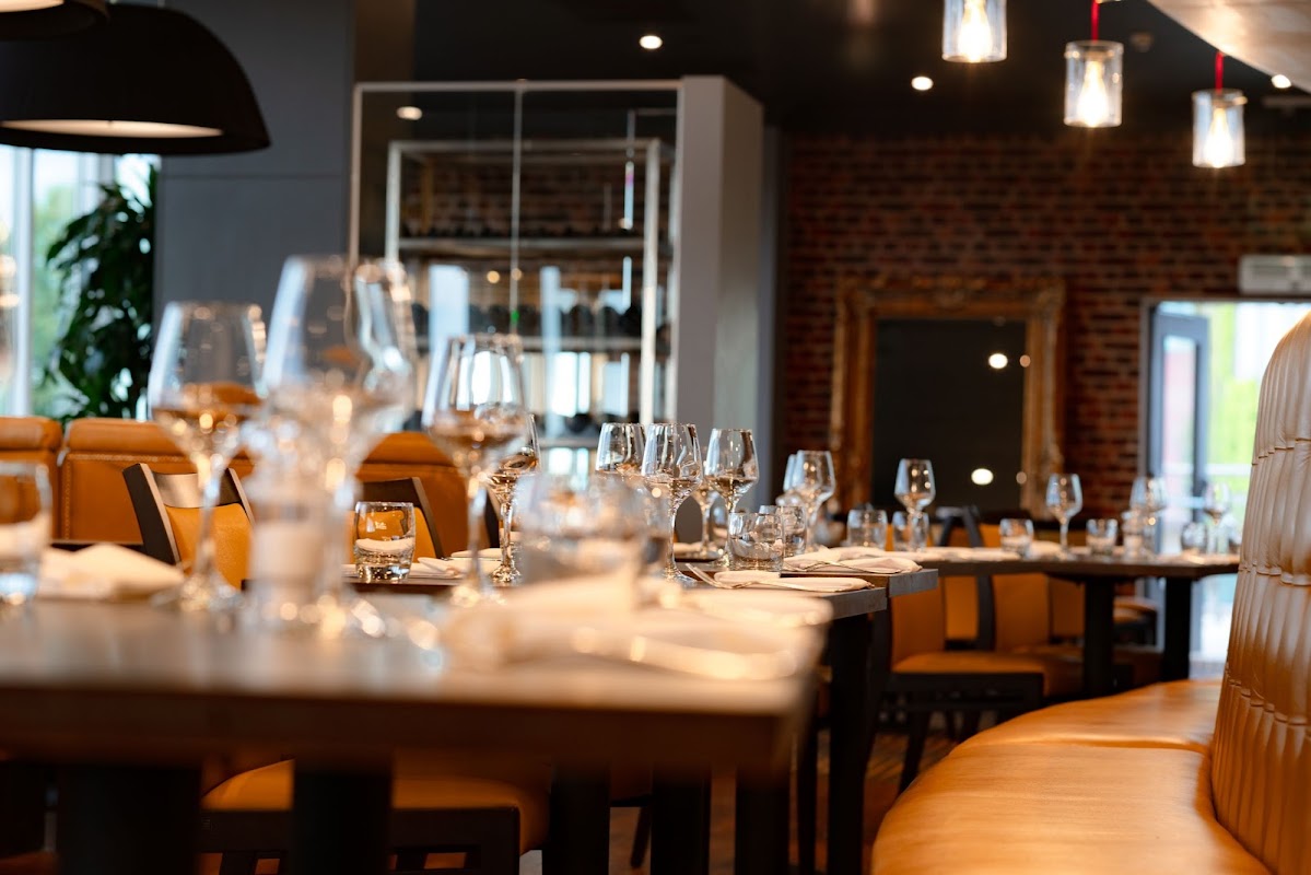 Stables Bar & Grill Restaurant @ Crowne Plaza
