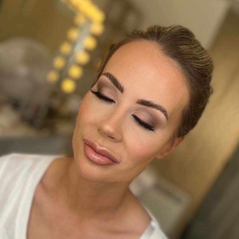 Dollface Make-Up Studio