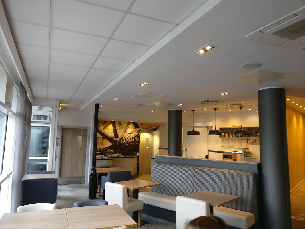 Locks Restaurant at Holiday Inn
