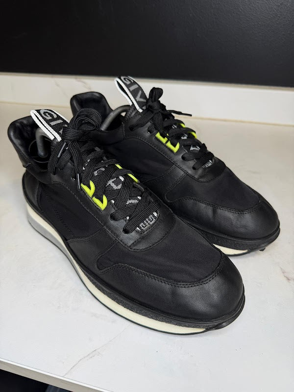 Clean Kickz Club.