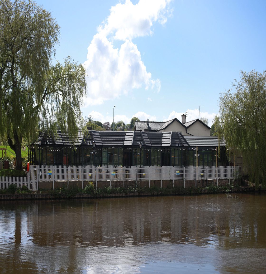 Riverside Inn